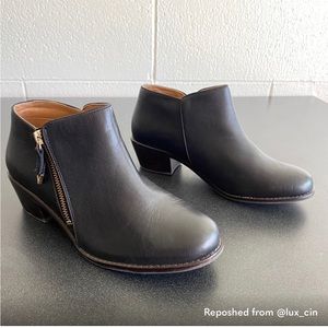 Vionic Jolene Black Leather Ankle Boots